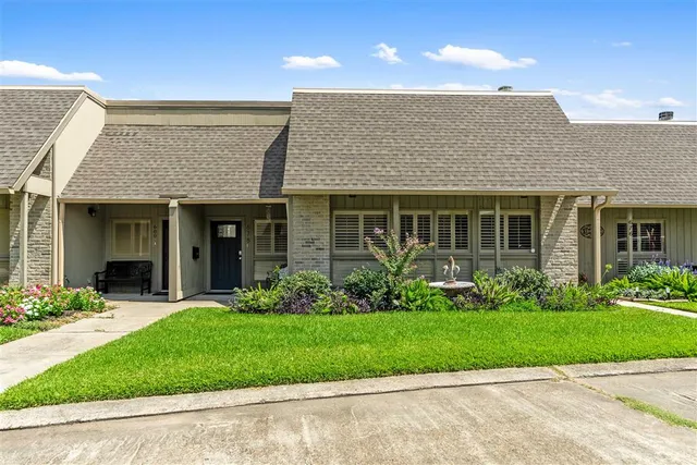 $194,700 | 678 Lakewood Drive, Lake Charles, LA 70605