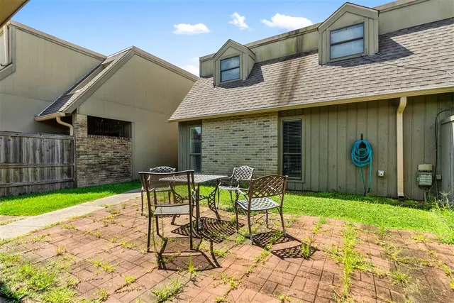 $194,700 | 678 Lakewood Drive, Lake Charles, LA 70605