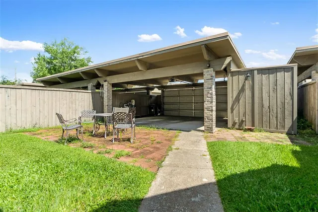 $194,700 | 678 Lakewood Drive, Lake Charles, LA 70605