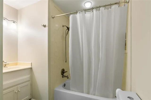 $194,700 | 678 Lakewood Drive, Lake Charles, LA 70605