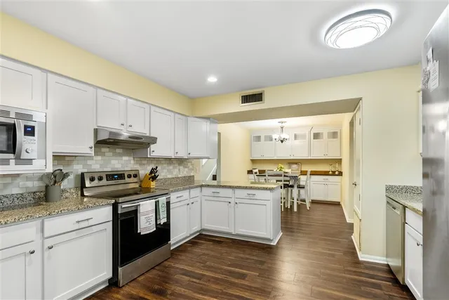 $194,700 | 678 Lakewood Drive, Lake Charles, LA 70605