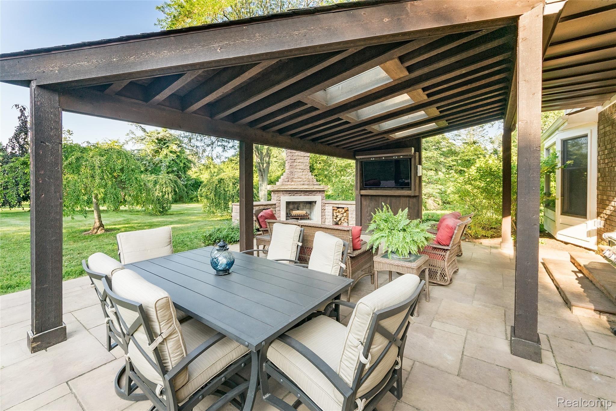 1955 East Snell Road Rochester, MI 48306 - Photo 27 of 49 Outdoor Living with Entertrainment