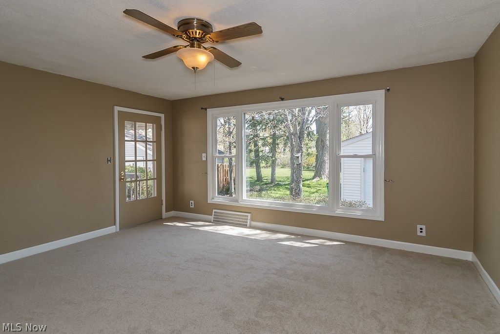 1661 Lander Road Cleveland, OH 44124 - Photo 8 of 19