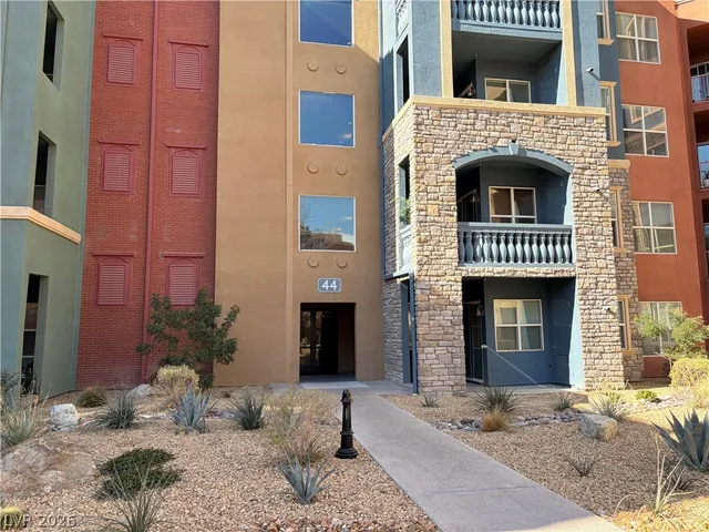 $1,750 | 44 East Serene Avenue, Unit 304, Las Vegas, NV 89123