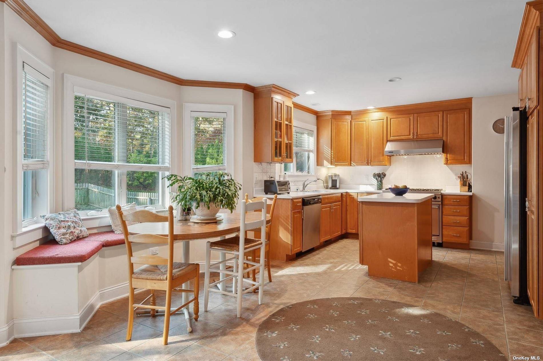 67 Straight Path Southampton, NY 11968 - Photo 2 of 23