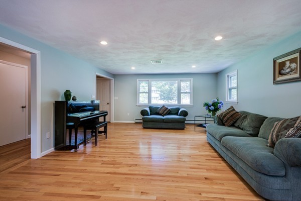 20 Dorothy Road Sudbury, MA 01776 - Photo 4 of 27 Gallery Image 4