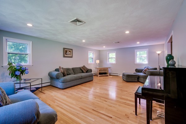 20 Dorothy Road Sudbury, MA 01776 - Photo 5 of 27 Gallery Image 5