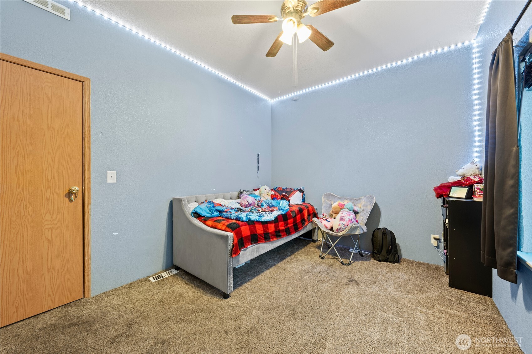 2211 Sielaff Road Othello, WA 99344 - Photo 22 of 37 a bedroom with furniture and a chandelier fan