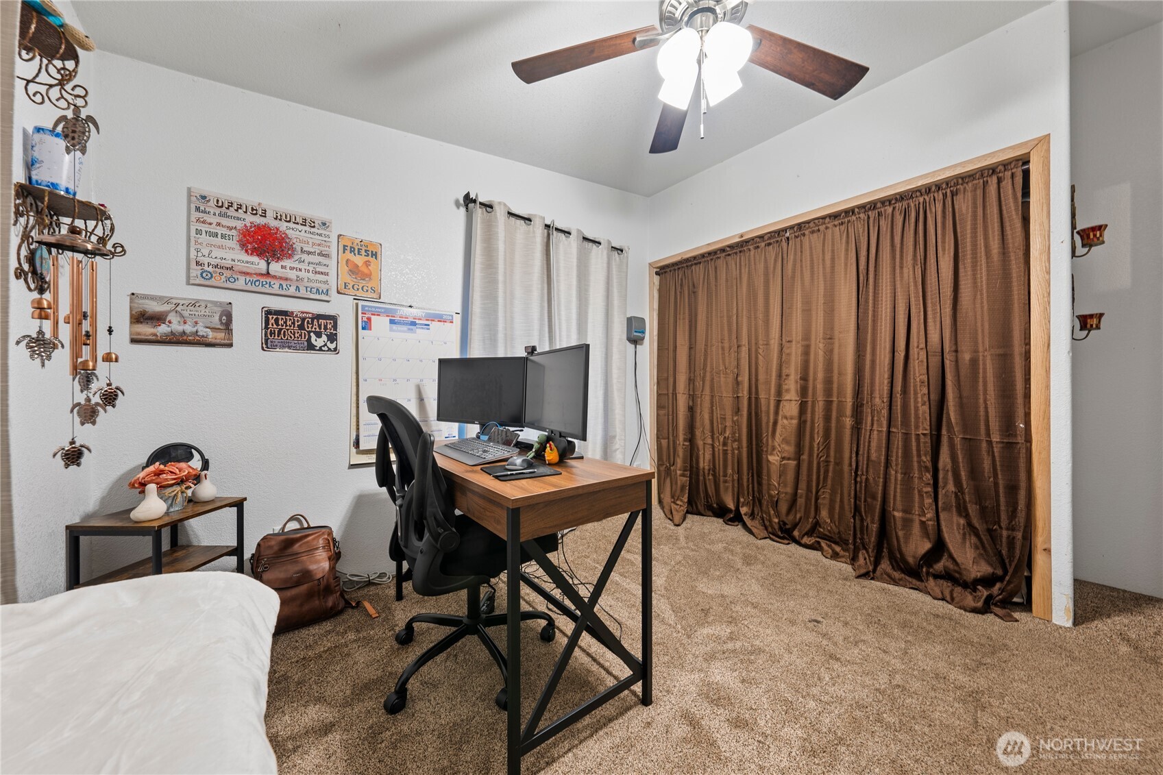 2211 Sielaff Road Othello, WA 99344 - Photo 24 of 37 a workspace with furniture hardwood and a ceiling fan