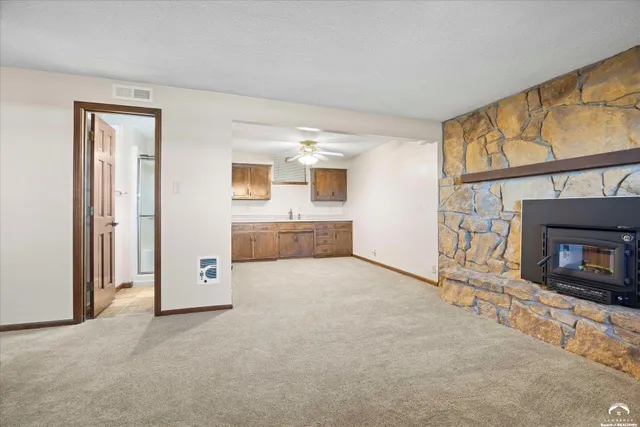 $416,880 | 6880 U.S. Highway 40, Tecumseh, KS 66542