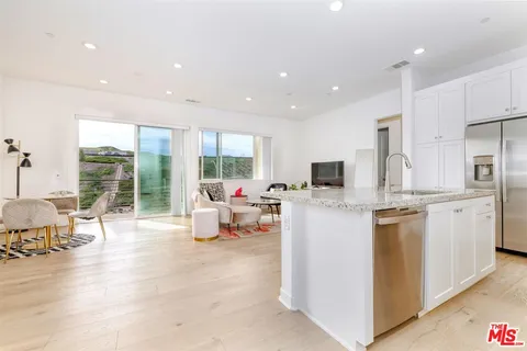 $599,000 | 27405 Journey Place, Unit 305, Valencia, CA 91381