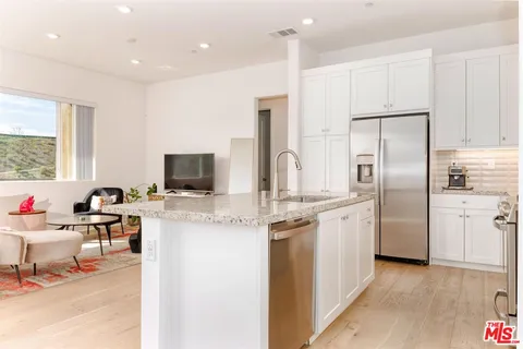 $649,000 | 27405 Journey Place, Unit 305, Valencia, CA 91381