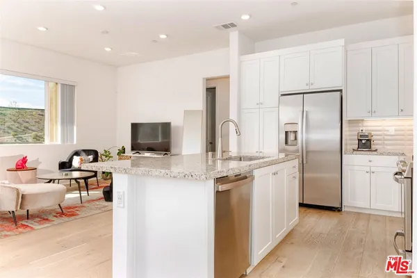 $629,000 | 27405 Journey Place, Unit 305, Valencia, CA 91381