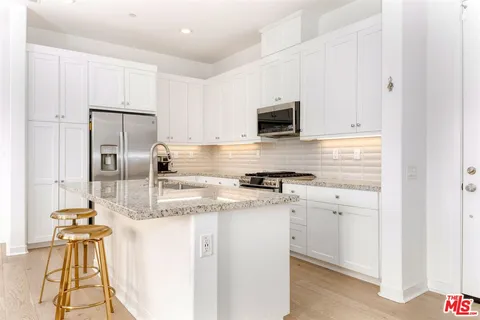 $599,000 | 27405 Journey Place, Unit 305, Valencia, CA 91381