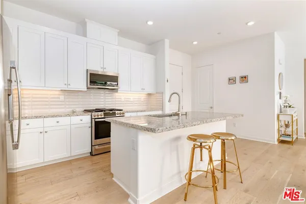 $629,000 | 27405 Journey Place, Unit 305, Valencia, CA 91381