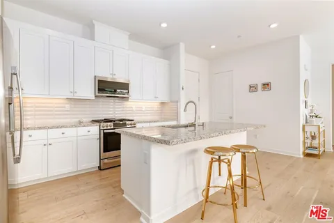 $599,000 | 27405 Journey Place, Unit 305, Valencia, CA 91381