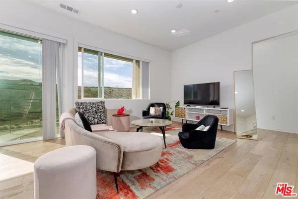 $629,000 | 27405 Journey Place, Unit 305, Valencia, CA 91381