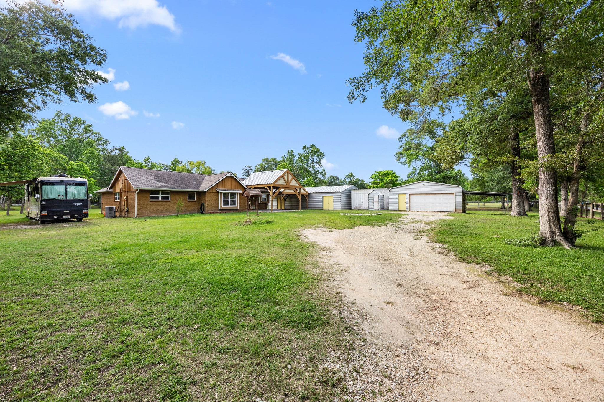 6742 Dusty Lane Conroe, TX 77306 - Photo 2 of 38