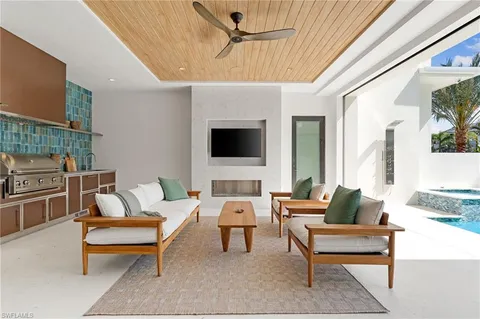 $10,995,000 | 581 14th Avenue South, Naples, FL 34102