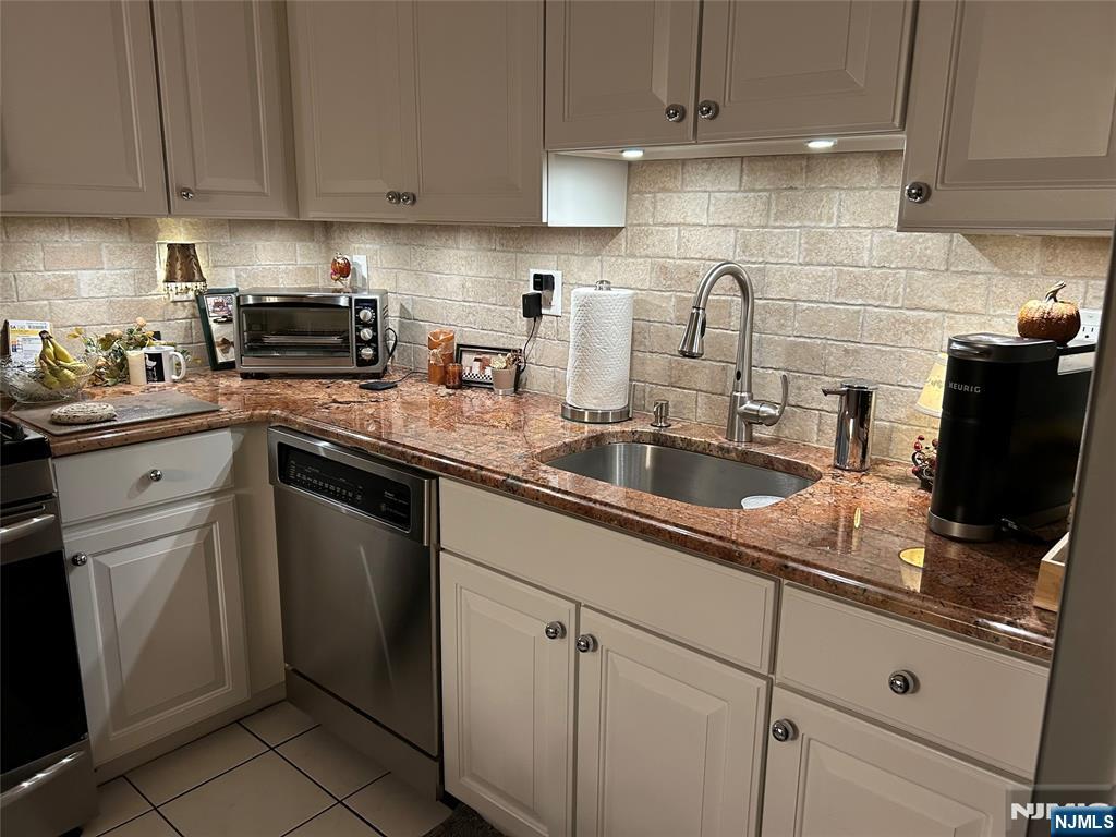 458 Cambridge Drive Butler, NJ 07405 - Photo 5 of 16