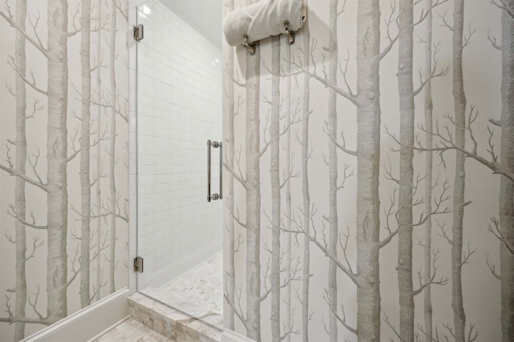 101 Broadbent Way Fernandina Beach, FL 32034 - Photo 17 of 29 a bathroom with a shower curtain