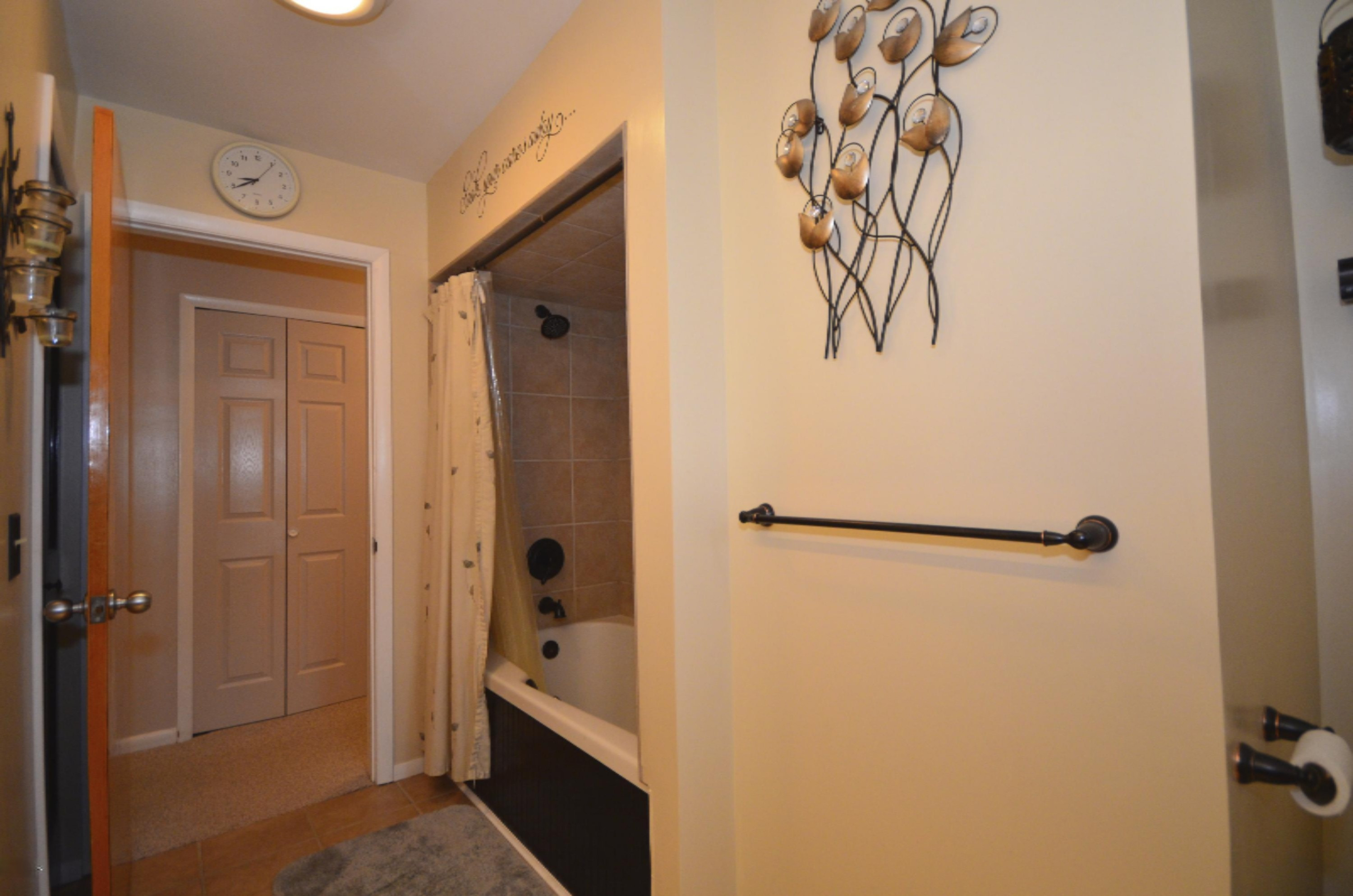 12424 South Sprinkle Road Vicksburg, MI 49097 - Photo 8 of 25 Main Bath 2