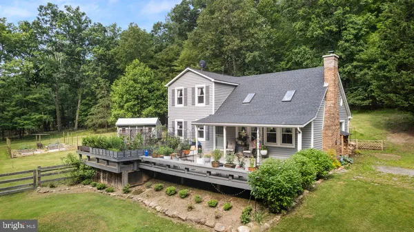 $399,999 | 206 English Muffin Court, Berkeley Springs, WV 25411