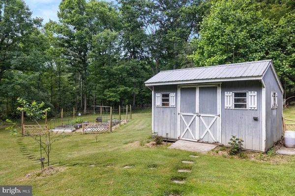 $399,999 | 206 English Muffin Court, Berkeley Springs, WV 25411