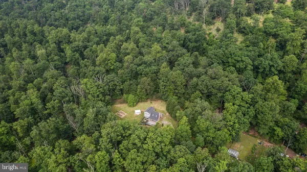 $399,999 | 206 English Muffin Court, Berkeley Springs, WV 25411