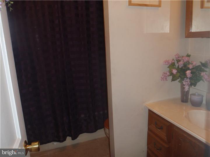 2001 Carter Road Folcroft, PA 19032 - Photo 13 of 18 Bathroom
