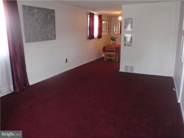 2001 Carter Road Folcroft, PA 19032 - Photo 3 of 18 Living Room