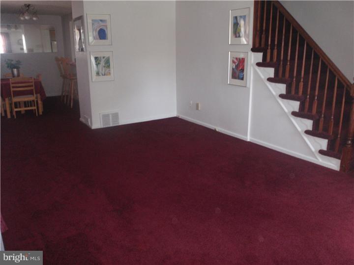 2001 Carter Road Folcroft, PA 19032 - Photo 4 of 18 Living Room
