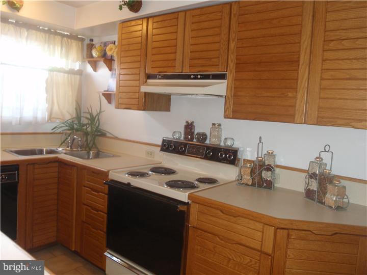 2001 Carter Road Folcroft, PA 19032 - Photo 7 of 18 Kitchen