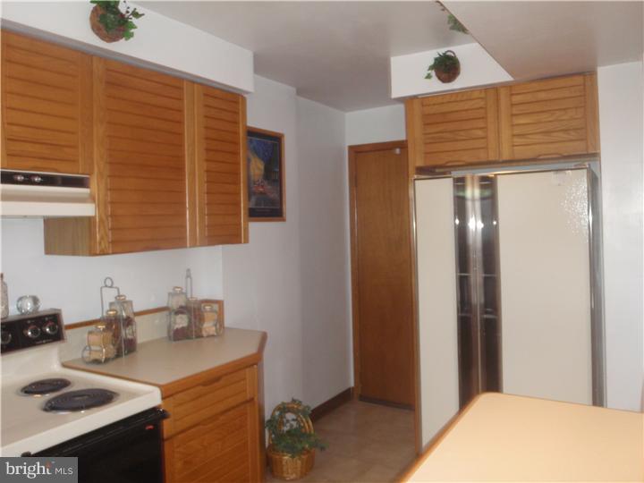 2001 Carter Road Folcroft, PA 19032 - Photo 9 of 18 Kitchen