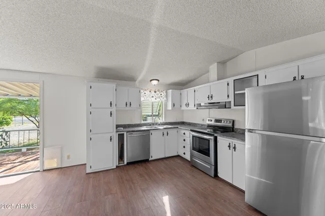 $215,000 | 26600 East Grandview Drive, Congress, AZ 85332