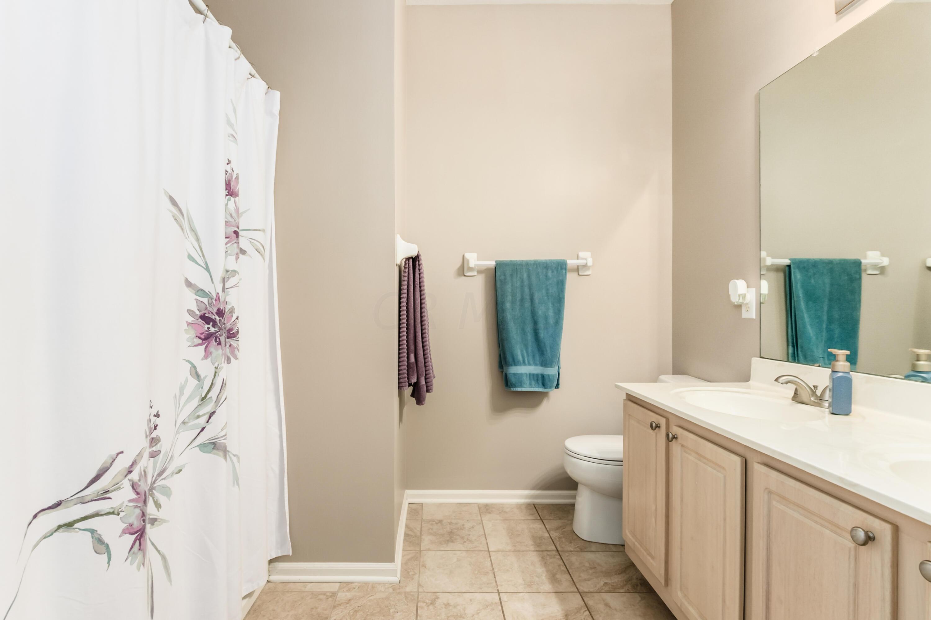 6142 Inishmore Lane Dublin, OH 43017 - Photo 16 of 22 Bathroom 6142 Inishmore Ln