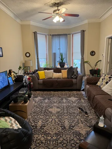 $2,000 | 1839 North Washtenaw Avenue, Unit 2, Chicago, IL 60647