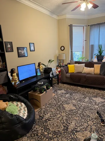 $2,000 | 1839 North Washtenaw Avenue, Unit 2, Chicago, IL 60647