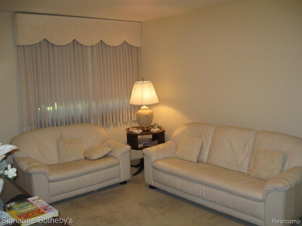 4045 West Maple Road Bloomfield Hills, MI 48301 - Photo 18 of 24