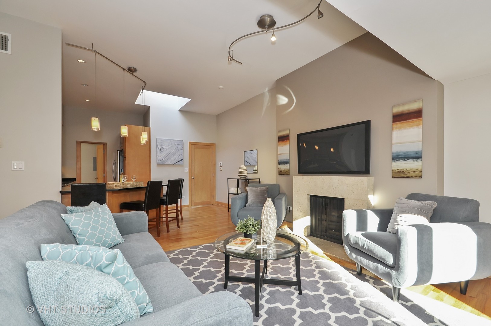 82 East Elm Street, Unit 5 Chicago, IL 60611 - Photo 2 of 12