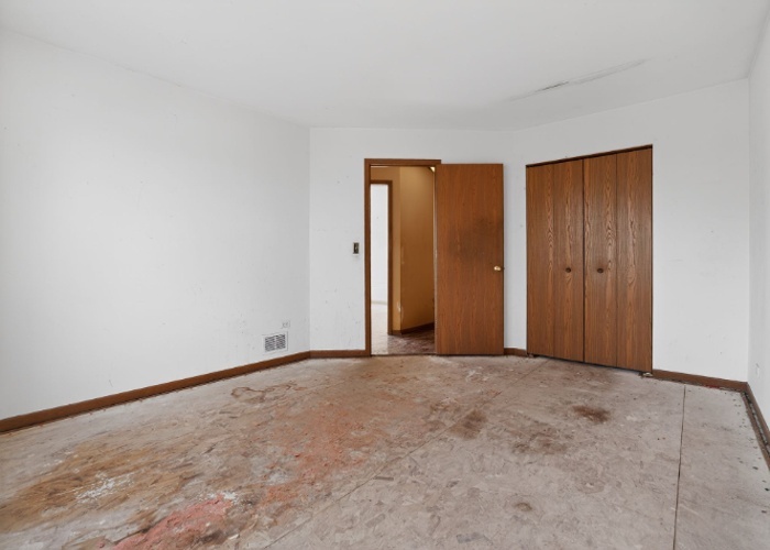 115 North McAree Road Waukegan, IL 60085 - Photo 13 of 21 an empty room with closet area