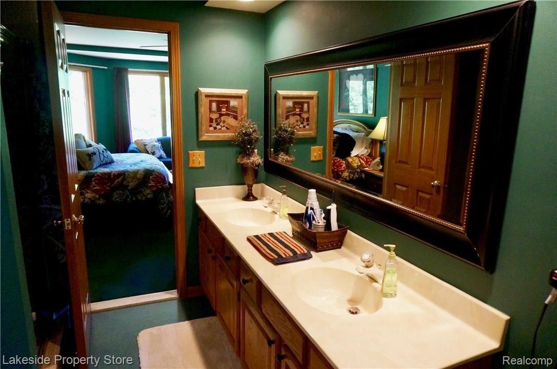 2869 West Avon Road Rochester, MI 48309 - Photo 31 of 47 Double Sinks With Walk-In Shower!