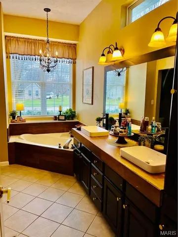 $419,900 | 305 Kingsbury Court, Highland, IL 62249