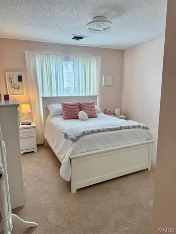 $419,900 | 305 Kingsbury Court, Highland, IL 62249