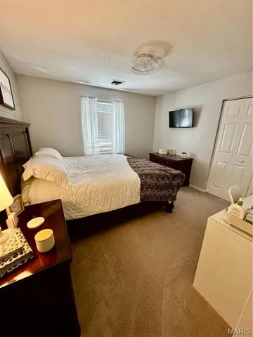 $419,900 | 305 Kingsbury Court, Highland, IL 62249