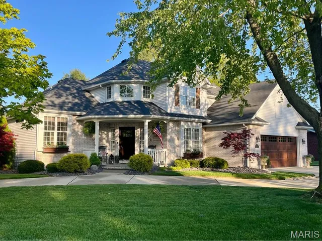 $419,900 | 305 Kingsbury Court, Highland, IL 62249