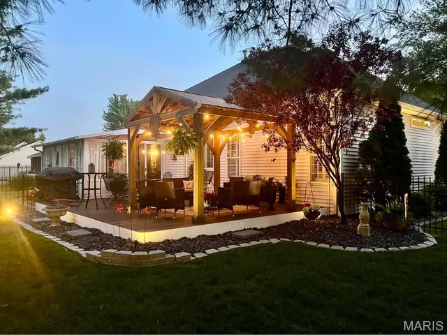 $419,900 | 305 Kingsbury Court, Highland, IL 62249