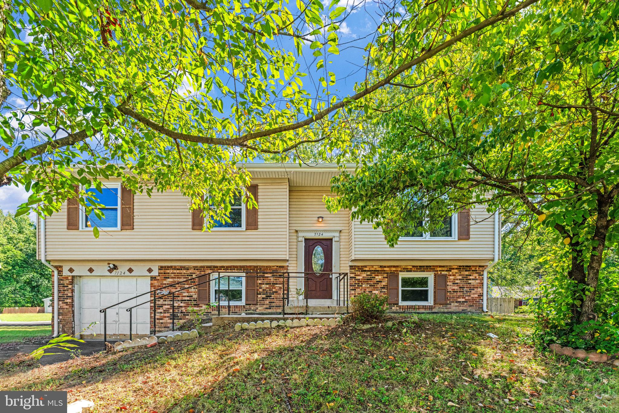 7124 Whetstone Road Alexandria, VA 22306 - Photo 3 of 39 Serene home with a peaceful, wooded setting