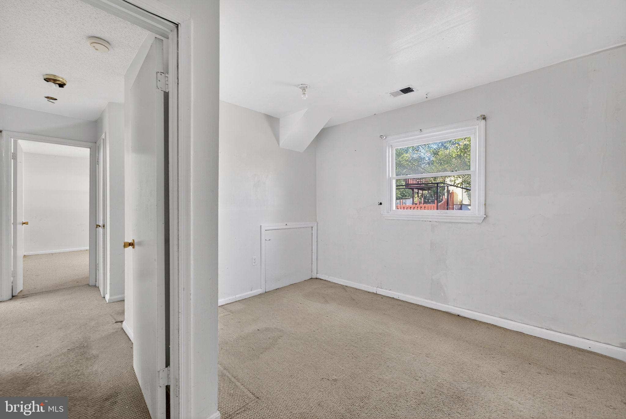 7124 Whetstone Road Alexandria, VA 22306 - Photo 31 of 39 3rd Bedroom