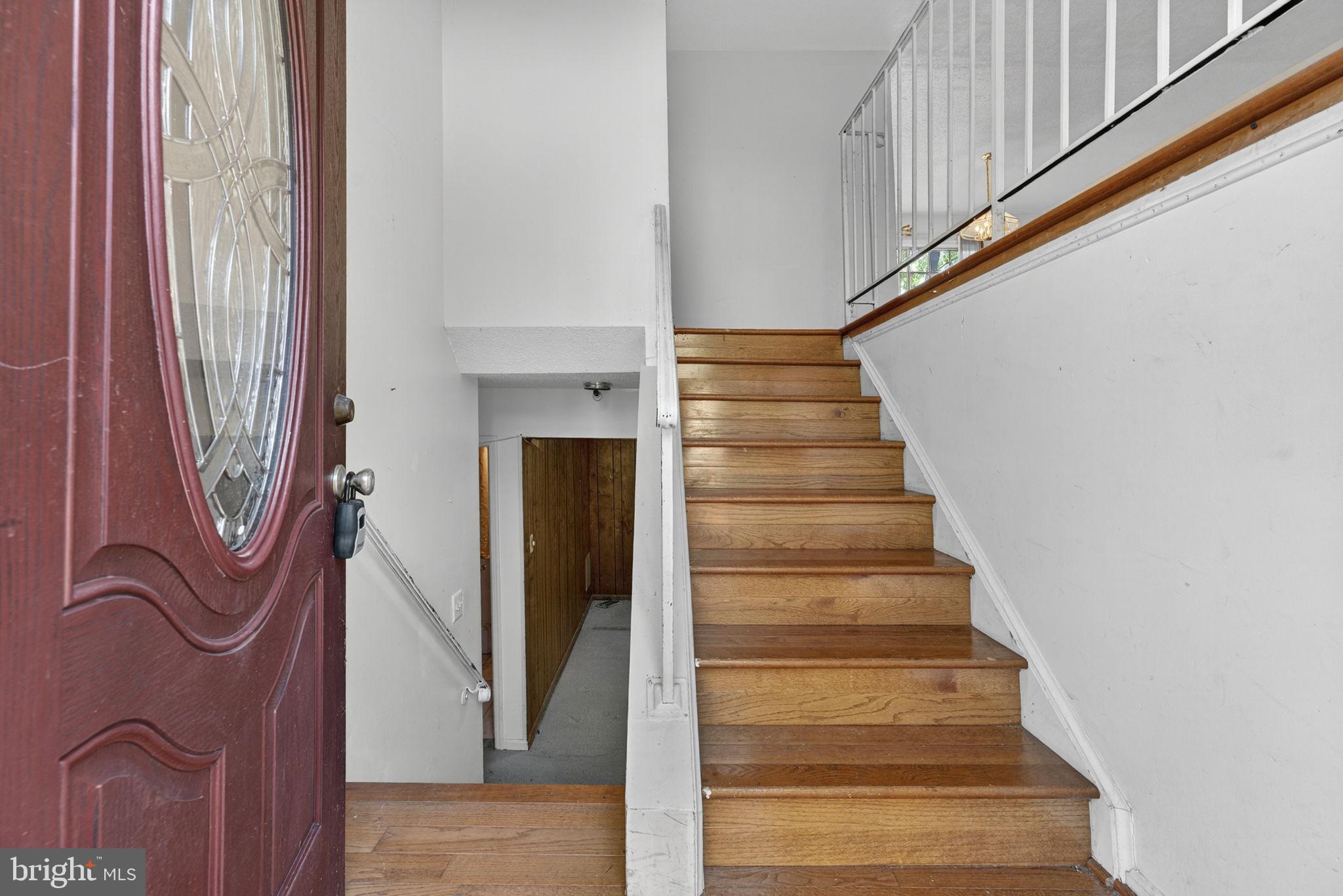 7124 Whetstone Road Alexandria, VA 22306 - Photo 4 of 39 Front entry with split-level stairs